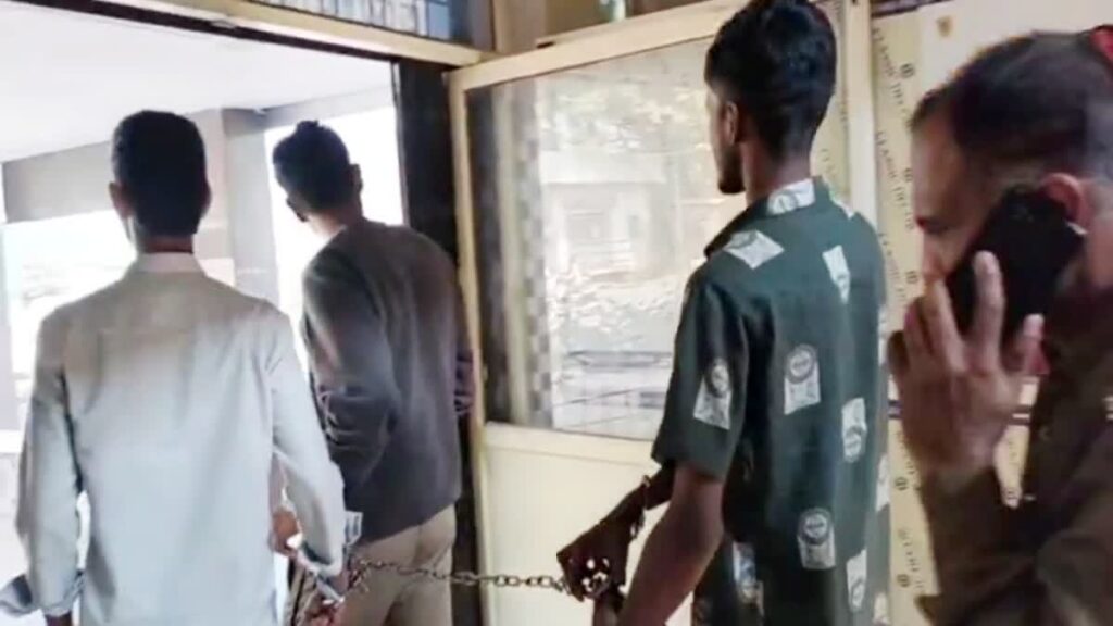 अजब-गजब चोरी: नीमच के ‘लाडले’ ने बाप की ही कार और ट्रैक्टर पर साफ किया हाथ, दोस्तों के साथ मिलकर रची खौफनाक साजिश!