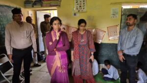 Ratlam Collector Action: स्वास्थ्य केंद्र पर अतिक्रमण देख भड़कीं रतलाम कलेक्टर, BMO को लगाई कड़ी फटकार; दिए ये सख्त निर्देश