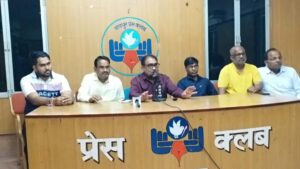 Chhattisgarh Liquor News: अब प्लास्टिक की बोतलों में मिलेगी शराब? छत्तीसगढ़ बॉटलिंग एसोसिएशन ने जताया विरोध और चिंता