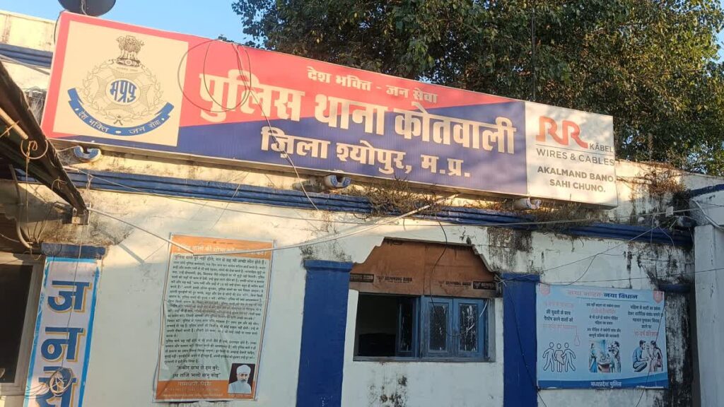 Cyber Fraud: अब पुलिस भी सुरक्षित नहीं! साइबर ठगों के जाल में फंसा ASI, एक टेक्स्ट मैसेज से खाते से उड़े लाखों