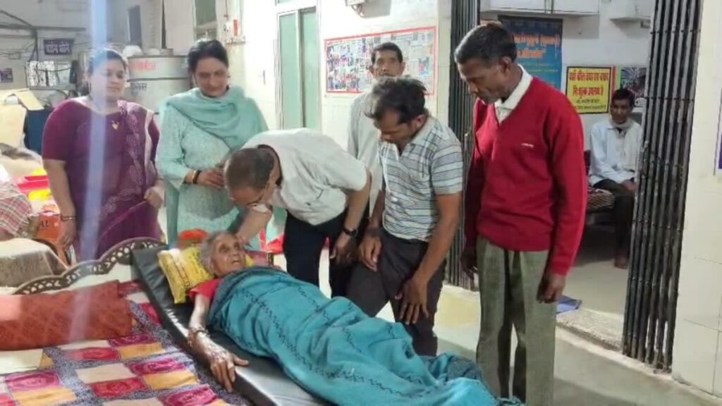 कलयुगी पोते की करतूत: बीमार दादी को अस्पताल में लावारिस छोड़ भागा, अब वृद्ध आश्रम बना नया घर