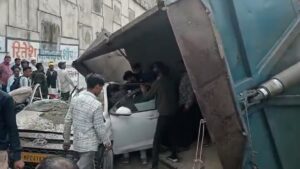 Jabalpur-Bhopal Highway: शहपुरा फ्लाईओवर पर मौत का तांडव, रेलिंग तोड़ 20 फीट नीचे कार पर गिरा अनियंत्रित डंपर; कई हताहत