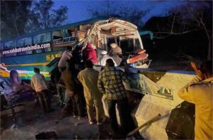 Punjab Road Accident: नेशनल हाईवे पर बस और ट्रक की भीषण टक्कर, बस के उड़े परखच्चे; कई यात्री घायल