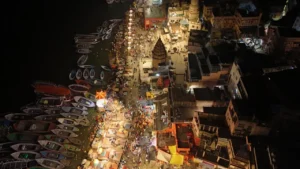 Kashi Vishwanath Mahashivratri 2026: काशी में उमड़ा भक्तों का सैलाब, 3 KM लंबी लाइन; जानें बाबा विश्वनाथ की आरती और दर्शन की टाइमिंग