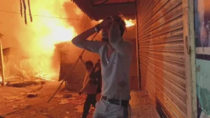 Katihar Fire News: कटिहार अग्निकांड में जलकर राख हुईं 500 दुकानें, राख के ढेर पर रोते दिखे दुकानदार