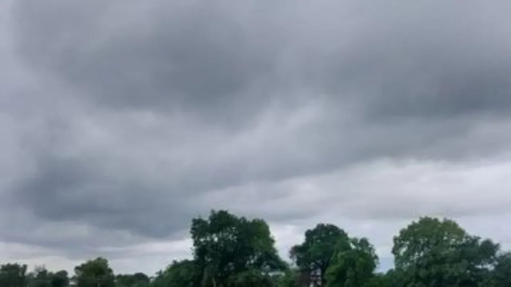 Weather Forecast: क्या दिल्ली-UP में आज होगी बारिश? आंधी और गिरते तापमान पर मौसम विभाग का बड़ा अपडेट