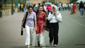 Weather Update: दिल्ली-NCR में बढ़ा तापमान, यूपी-बिहार समेत 10 राज्यों में गर्मी का अलर्ट