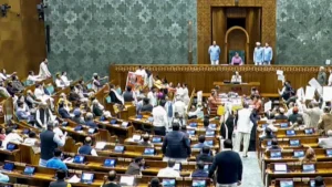 Lok Sabha Update: भारी हंगामे के कारण पीएम मोदी का संबोधन रद्द, 8 सांसदों के निलंबन और नरवणे की किताब पर आर-पार; जानें अब कब होगा भाषण