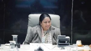 Delhi Pollution: प्रदूषण के खिलाफ जंग में दिल्ली मेट्रो का कमाल, सीएम रेखा ने की तारीफ; कहा- ‘राजधानी की लाइफलाइन’