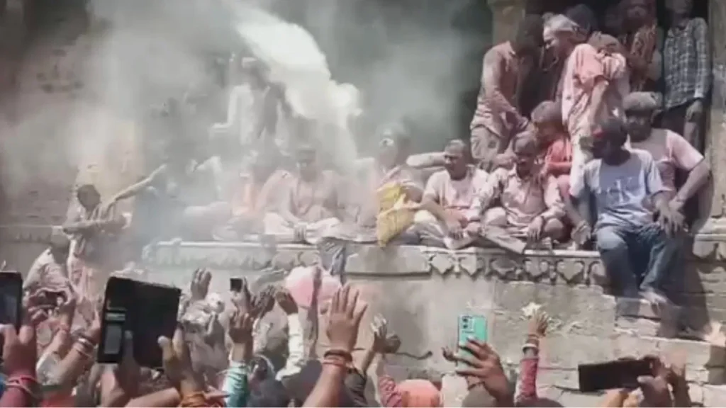 Kashi Masane Ki Holi: विवादों में काशी की मसाने की होली, रोक लगाने की मांग पर जानें क्या बोली विद्वत परिषद