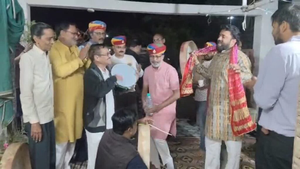 मनेंद्रगढ़ में मिनी राजस्थान! चंग की थाप पर फाग गीतों ने बांधा समां, देखें होली महोत्सव की तस्वीरें