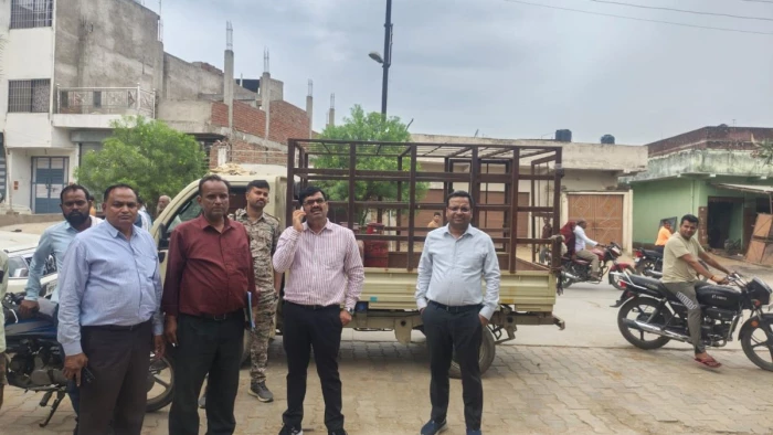 LPG Cylinder Raid: शादियों में बर्तन के साथ हो रही थी अवैध गैस सिलिंडर की सप्लाई, प्रशासन ने जब्त किए 30 LPG सिलिंडर