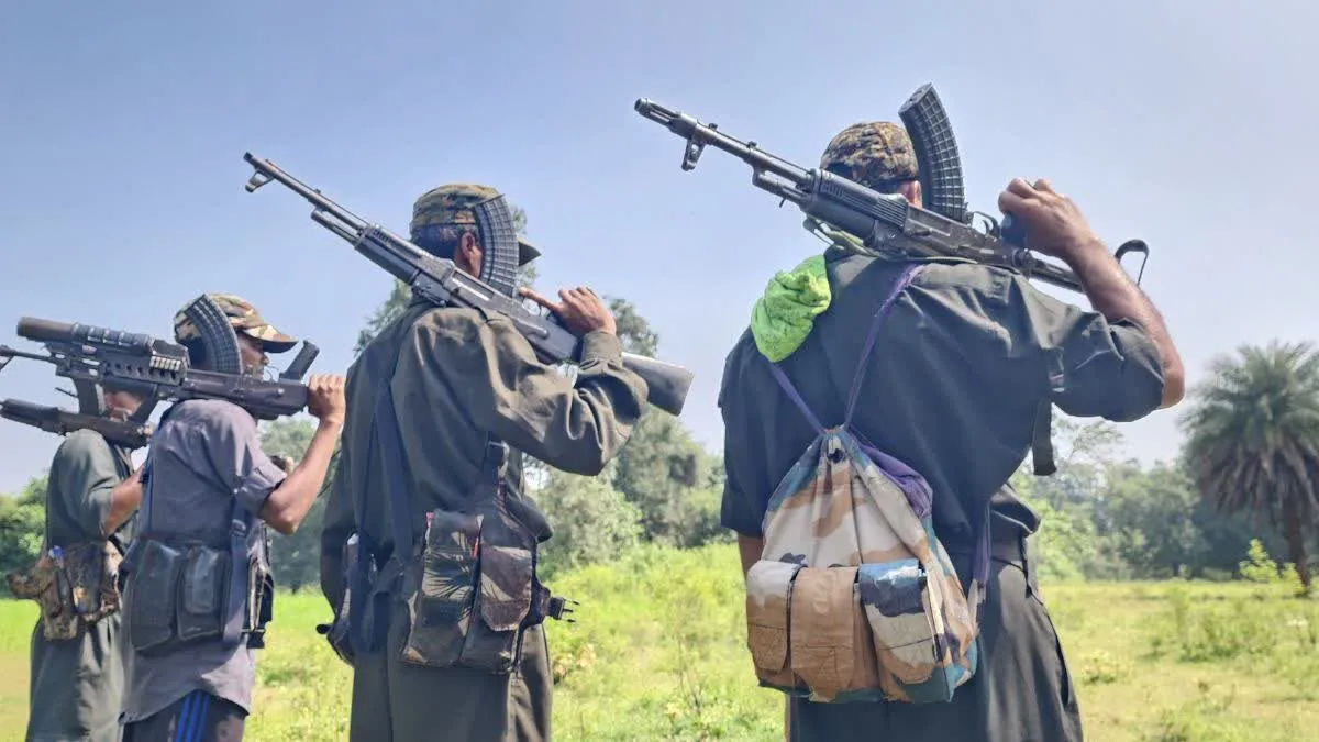 Kanker-Narayanpur Encounter: कांकेर और नारायणपुर सीमा पर नक्सलियों से मुठभेड़, डीआरजी और बीएसएफ का साझा ऑपरेशन; मौके पर अतिरिक्त बल रवाना