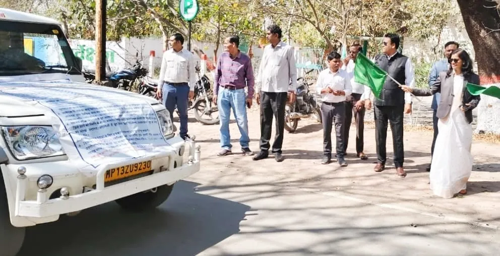 खंडवा में 14 मार्च को लगेगी नेशनल लोक अदालत: प्रधान जिला न्यायाधीश ममता जैन ने प्रचार वाहनों को दिखाई हरी झंडी