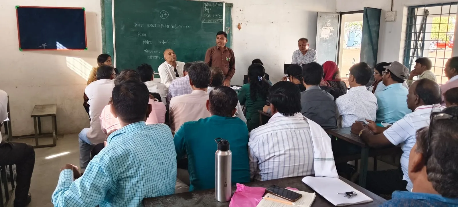 छैगांवमाखन में प्रधान पाठकों की बड़ी बैठक: 14 मार्च को होगी साक्षरता परीक्षा, छात्राओं के HPV वैक्सीनेशन पर दिया जोर