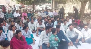 Doctor Police Clash Haryana Update: पुलिस और डॉक्टरों की ‘जंग’ में चरमराई स्वास्थ्य व्यवस्था; अस्पतालों में लटके ताले, इलाज के लिए भटक रहे लोग