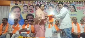 खंडवा में क्रिकेट का फीवर: जिमखाना मैदान पर पहली बार शुरू हुआ ‘महापौर ट्रॉफी 2026’ नाइट टूर्नामेंट, 16 टीमें ले रहीं हिस्सा