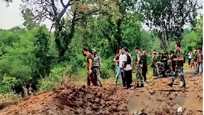 बंदूकों से ज्यादा घातक साबित हो रहे जमीन में दबे IED! 25 साल में 1,277 धमाके, जानें क्यों थमी नहीं है ये जंग