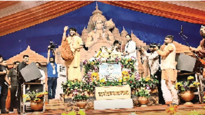 Bageshwar Dham Sarkar News: छत्तीसगढ़ के छुरी पहुंचे धीरेंद्र कृष्ण शास्त्री, शादी को लेकर कही यह बात