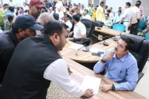 खंडवा जनसुनवाई: बीड़ में सरकारी जमीन पर खेती करवा रहे स्कूल प्राचार्य, कलेक्टर ने दिए जांच के आदेश