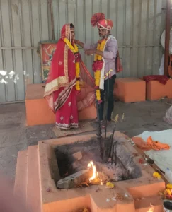 खंडवा न्यूज़: मुस्लिम युवती नाजिया ने अपनाया सनातन धर्म, बनीं वंशिका और अक्षय संग लिए सात फेरे