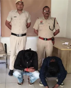 Social Media Blackmailing Case: सोशल मीडिया पर किशोरी को डराकर ऐंठा 6 तोला सोना; पुलिस ने 2 नाबालिग समेत 4 को किया गिरफ्तार