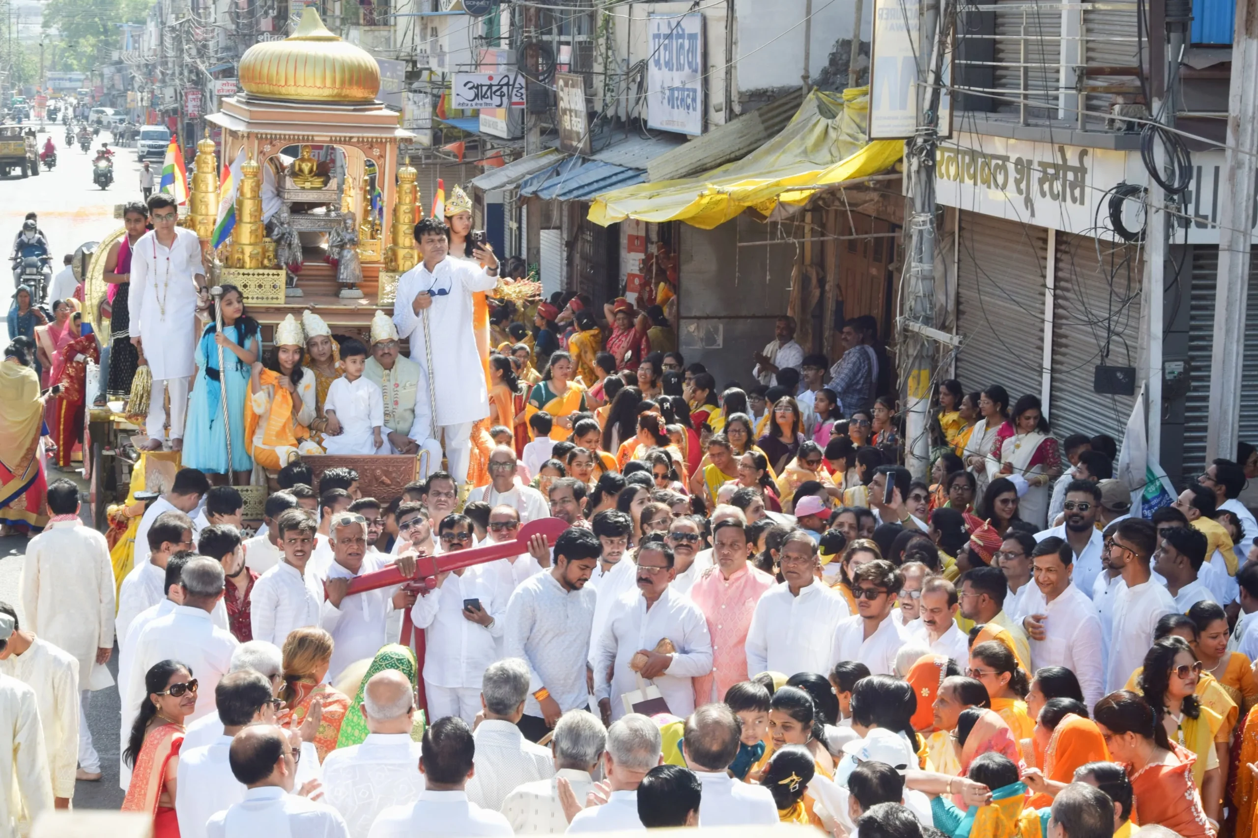 ‘जियो और जीने दो’ के जयकारों के साथ सकल जैन समाज ने मनाई महावीर जयंती, निकली भव्य रथ यात्रा