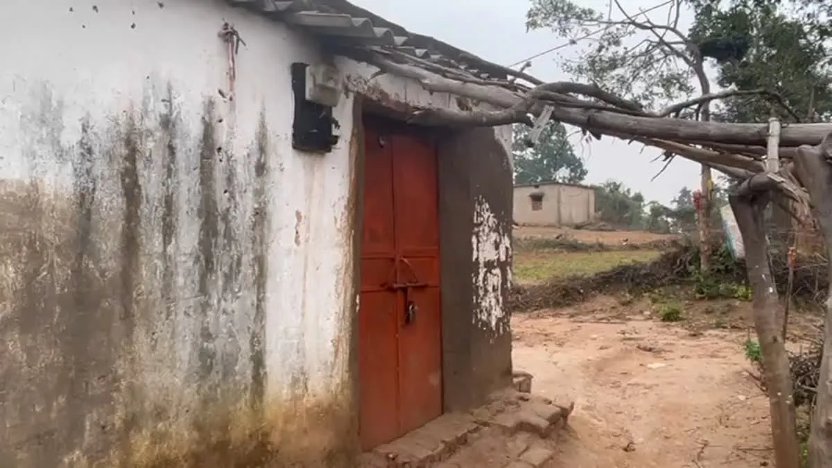 Tribal Welfare News: आदिम जनजातियों को टूटी झोपड़ियों से मिलेगी आजादी, 792 परिवारों के लिए बन रहे पक्के आवास