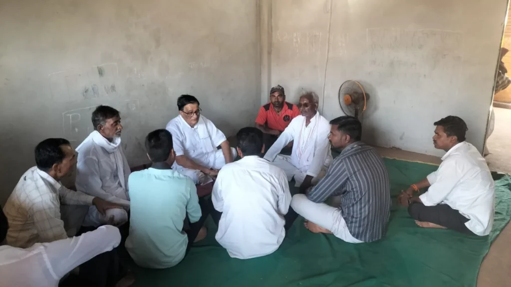 पूर्व विधायक राजनारायण सिंह पुरनी ने किल्लौद क्षेत्र के गांवों का किया दौरा, शोक संतप्त परिवारों को दी सांत्वना