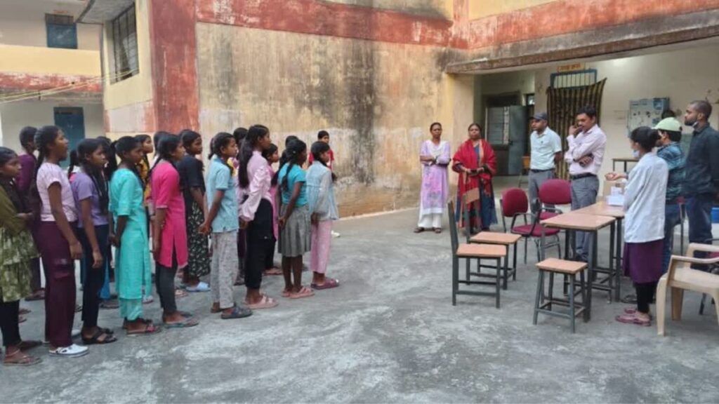 Girls Hostel Horror: गर्ल्स हॉस्टल में ‘भूत’ का साया! छात्राओं में दहशत देख मौके पर पहुंची तहसीलदार और डॉक्टरों की टीम