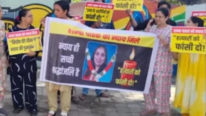 इंदौर इंजीनियर हत्याकांड: आरोपी बाप-बेटे को टाउनशिप ले गई पुलिस, सीन रिक्रिएशन के दौरान भारी तनाव