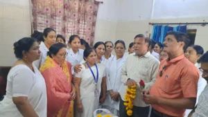 अंतर्राष्ट्रीय महिला दिवस: जिला अस्पताल में दिन-रात सेवा करने वाली नर्सिंग सिस्टर्स और मेट्रन का हुआ सम्मान, छलक पड़े खुशी के आंसू