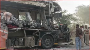 हनुमानगढ़ में ‘मौत’ का ओवरटेक! मेगा हाईवे पर बस और ट्रॉले की भीषण टक्कर, 5 यात्रियों की मौत से मातम; मची चीख-पुकार