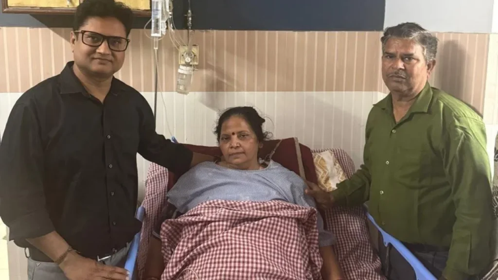 पीलीभीत में कुदरत का करिश्मा! श्मशान ले जाते समय गड्ढे ने बचाई जान; एम्बुलेंस को लगा झटका और ‘ब्रेन डेड’ महिला को आ गया होश