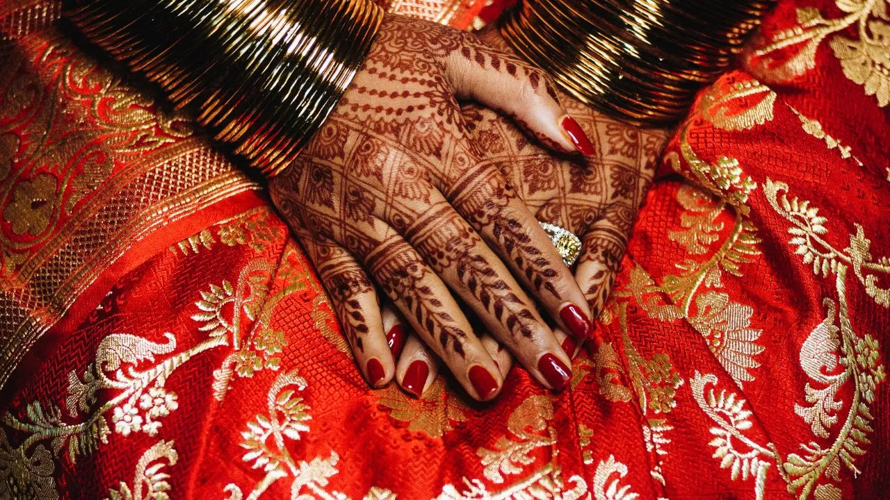 Crime News: ‘डॉक्टर नहीं बॉयफ्रेंड संग रहूंगी’ कह कैश-गहने लेकर भागी लुटेरी दुल्हन, FIR दर्ज