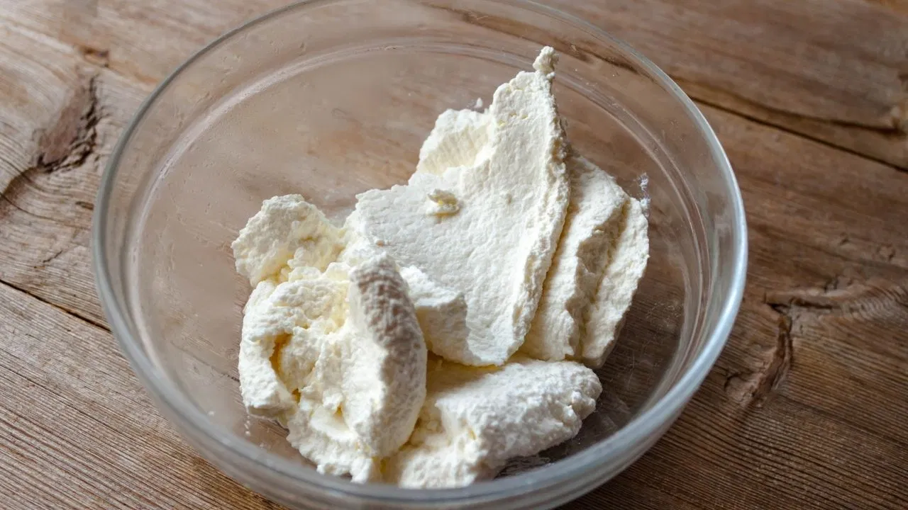 Curd Food Combinations: दही के साथ क्या खाना चाहिए और क्या नहीं? न्यूट्रिशनिस्ट से जानें दही खाने के सही नियम और जबरदस्त फायदे