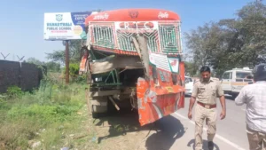 Delhi-Saharanpur Highway Accident: दिल्ली-सहारनपुर हाईवे पर दर्दनाक हादसा: रोडवेज बस ने कैंटर में मारी जोरदार टक्कर; 1 की मौत, 6 से अधिक घायल