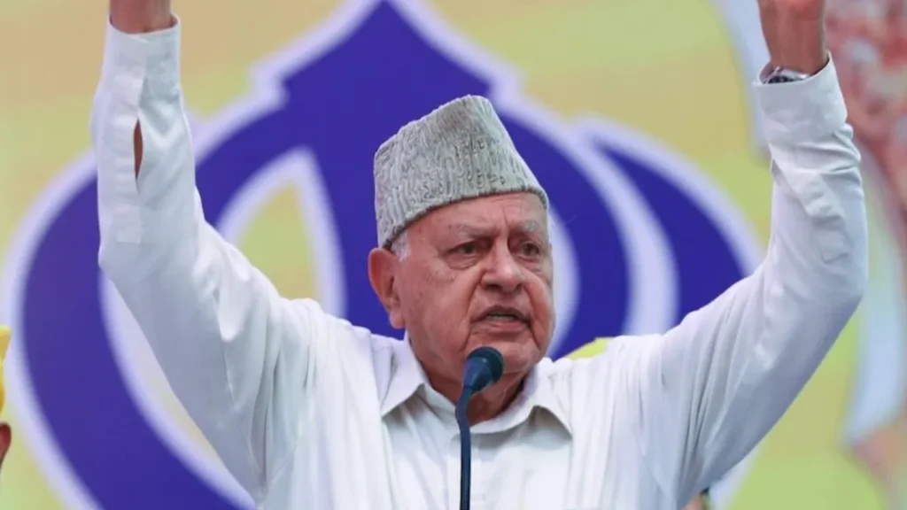 कश्मीर में VIP सुरक्षा पर ‘सर्जिकल स्ट्राइक’! फारूक अब्दुल्ला पर हमले के बाद हिला प्रशासन; अब बुलेटप्रूफ घेरे में रहेंगे नेता, कमांडो तैनात