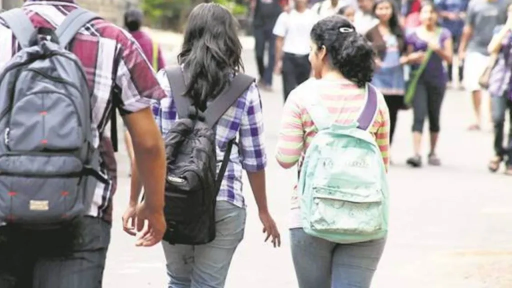 Surat Suicide Case: सूरत में दो मेडिकल छात्राओं ने किया सुसाइड, एनेस्थीसिया ओवरडोज से गई जान; पुलिस को मौके से मिले खाली वायल