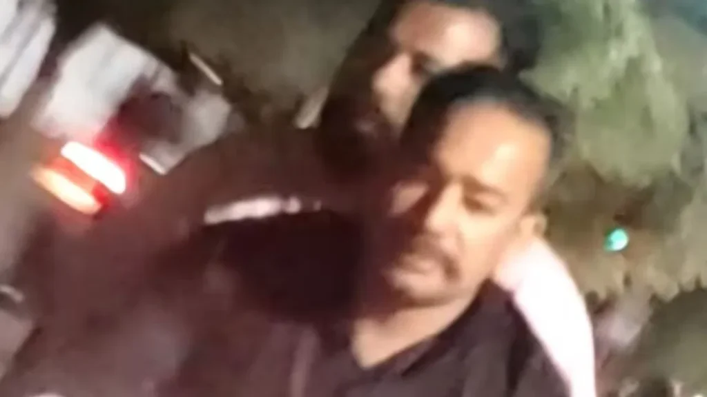 Eve Teasing Video Viral: लड़की का पीछा करने वाले 2 मनचले गिरफ्तार, 20 मिनट तक सड़क पर मचाया तांडव; पुलिस की बड़ी कार्रवाई