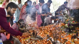 Som Pradosh Vrat 2026: मार्च का आखिरी सोम प्रदोष व्रत आज, शाम को जलाएं यह विशेष दीपक, महादेव करेंगे हर मनोकामना पूरी