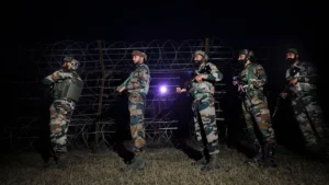 जम्मू-कश्मीर में बड़ी साजिश नाकाम? LoC पर मंडराते पाकिस्तानी ड्रोन पर जवानों ने की भीषण फायरिंग; इलाके में सर्च ऑपरेशन जारी