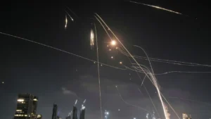 इजराइल के ‘आयरन डोम’ पर संकट! ईरान की मिसाइलों ने खाली किए गोदाम; इंटरसेप्टर की कमी से बढ़ी नेतन्याहू की टेंशन, क्या फेल होगा सुरक्षा कवच?