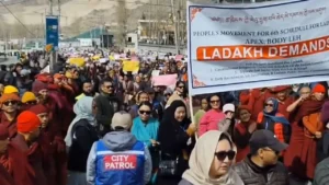 Ladakh Protest: लद्दाख में भारी विरोध प्रदर्शन, 6वीं अनुसूची और राज्य के दर्जे की मांग तेज; सोनम वांगचुक के समर्थन में हजारों लोग