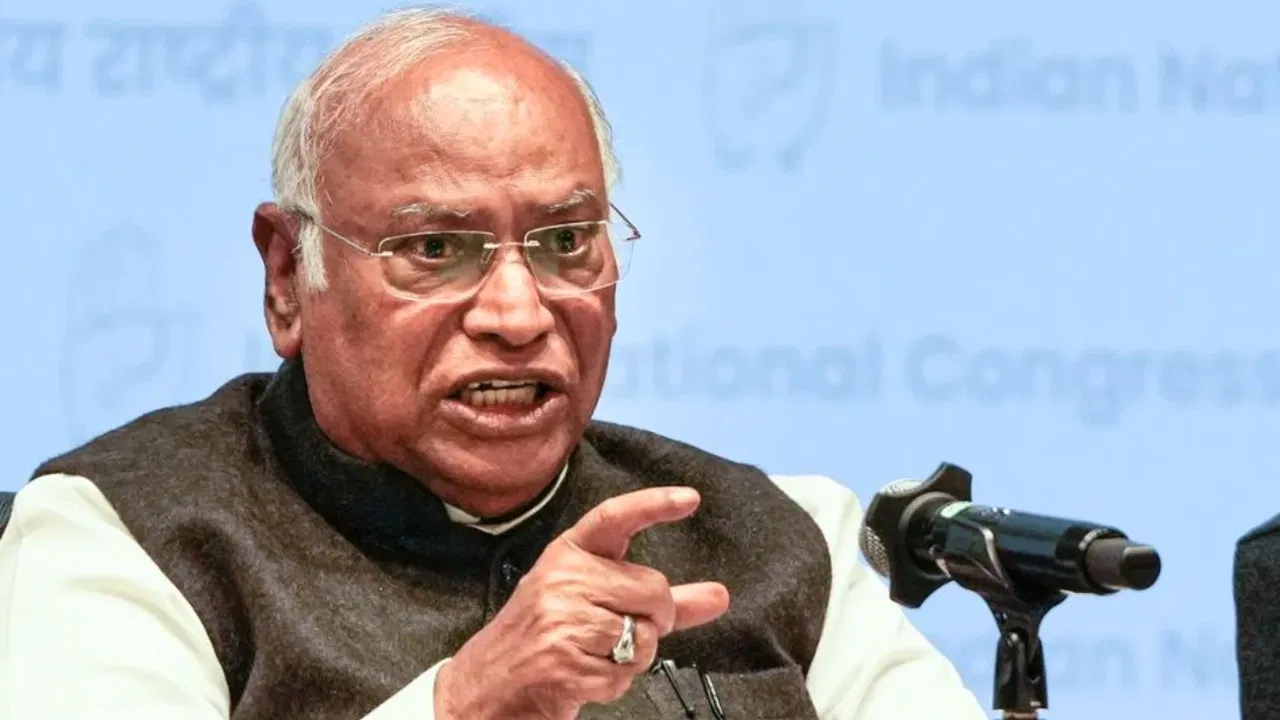 खामनेई की हत्या पर भड़की कांग्रेस: ‘बाहरी शक्ति को सत्ता बदलने का अधिकार नहीं’, खरगे का कड़ा रुख