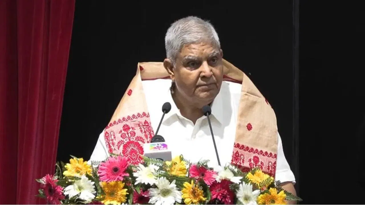 ‘कुछ लोग जीवन जीते हैं, कुछ उसे देखते हैं…’ पूर्व उपराष्ट्रपति जगदीप धनखड़ ने किस पर कसा यह तंज?