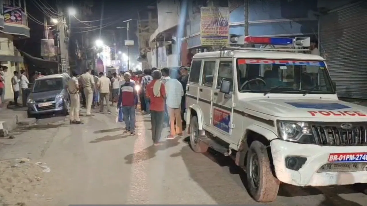 बहन की शादी की खुशियाँ ‘मातम’ में बदली! दिल्ली से घर आए भाई की ईंट-पत्थरों से कूंचकर निर्मम हत्या; कोहराम