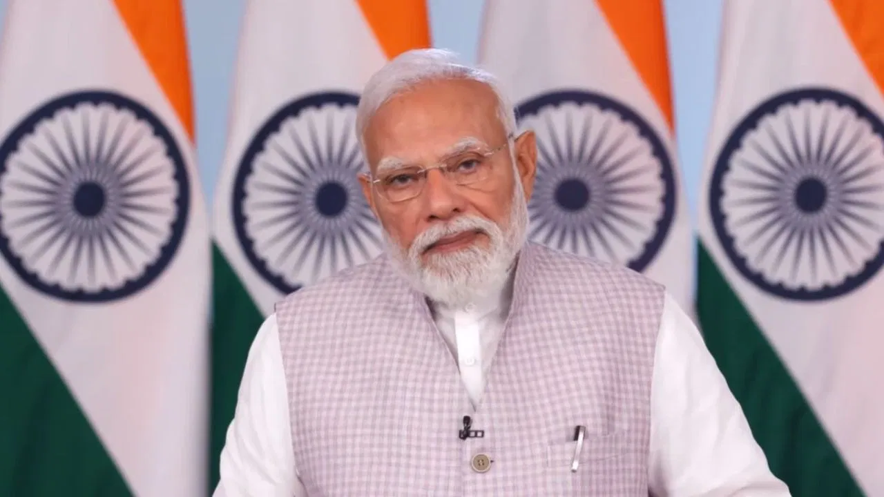 PM मोदी का युवाओं को बड़ा मंत्र: हेल्थ सेक्टर में आएगी नौकरियों की बाढ़! केयरगिवर्स की बढ़ती डिमांड पर बोले प्रधानमंत्री; जानें बजट के बाद क्या है नया प्लान