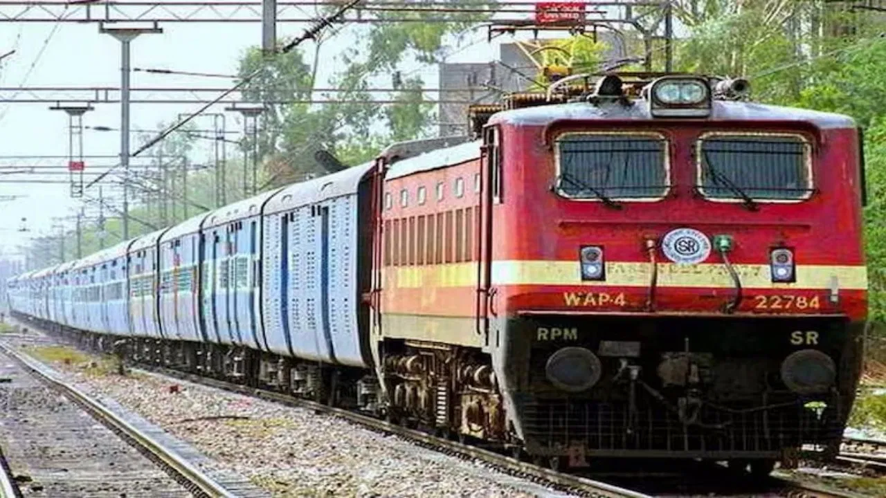 Navratri Special Trains: नवरात्र में मैहर दर्शन हुए आसान, 30 ट्रेनों के ठहराव को हरी झंडी; श्रद्धालुओं की सुविधा के लिए रेलवे का बड़ा फैसला