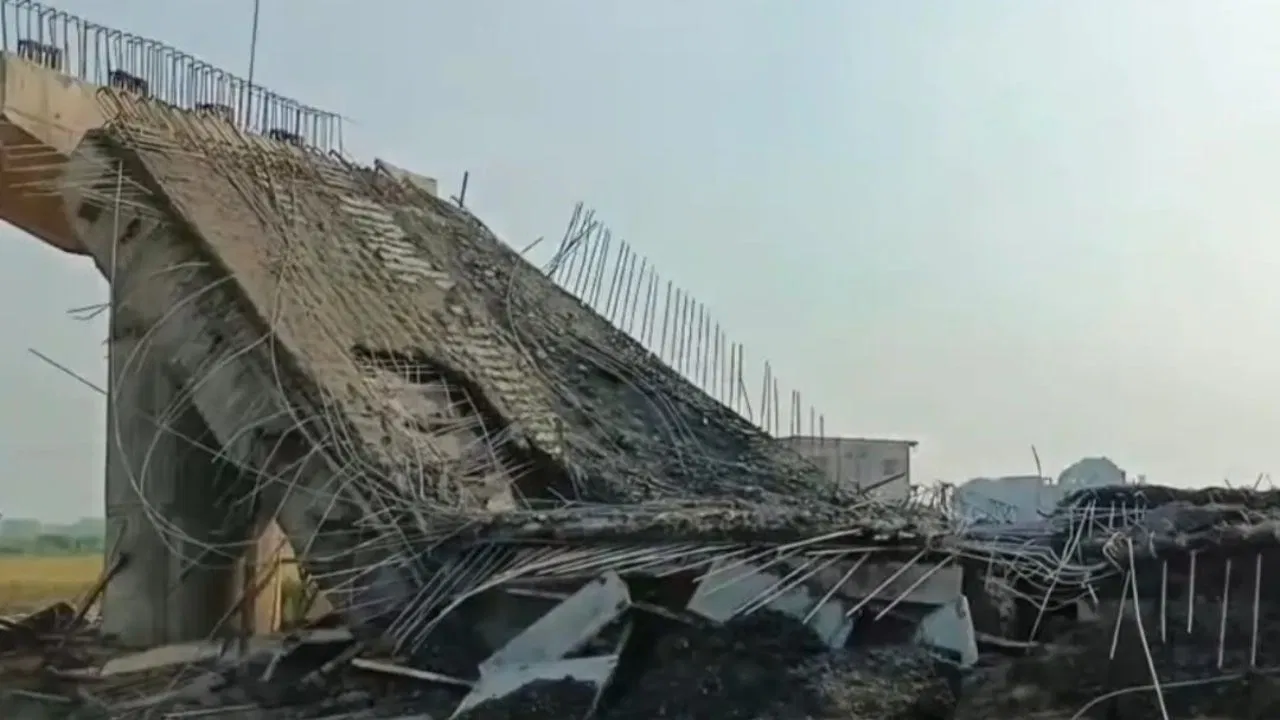 Chandauli Bridge Collapse: चंदौली में निर्माणाधीन पुल का स्लैब गिरा, ढलाई के दौरान हुआ हादसा; एक मजदूर घायल